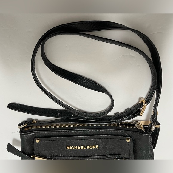 Michael Kors Gilmore Leather Crossbody Bag - Picture 8 of 11